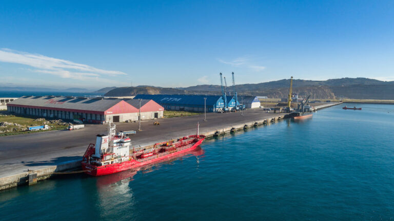 A un mes de finalizar o ano, o porto rexistra un incremento de tráfico do 26 % respecto a 2021