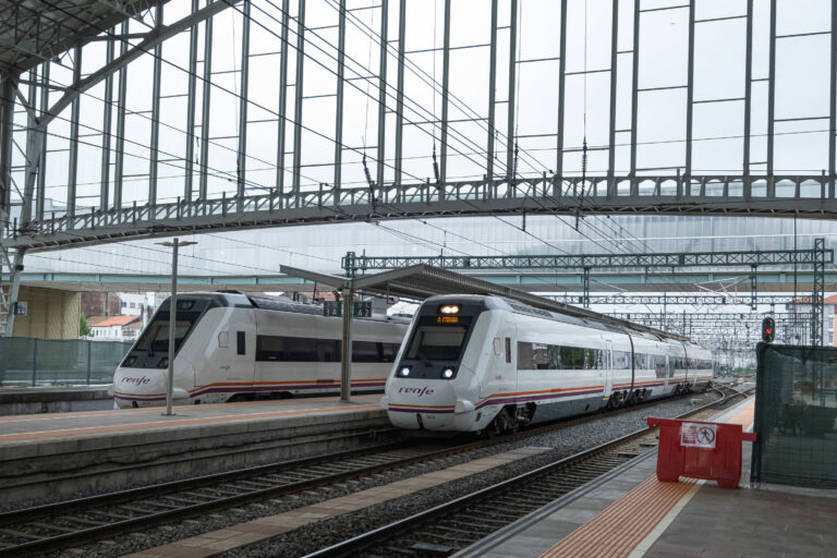 A Comisión Europea impulsa a liña ferroviaria Lisboa-A Coruña, pero está de penúltima na lista