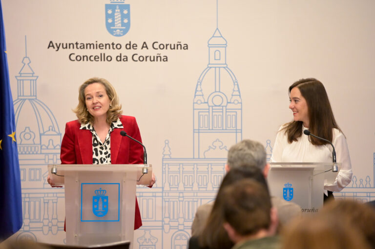 Nadia Calviño eloxia a Inés Rey: “É unha líder. A mellor alcaldesa da Coruña”