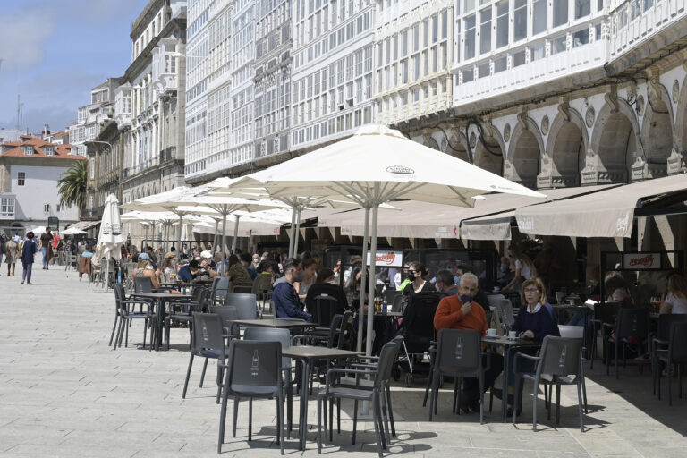 O Concello da Coruña establecerá unha mesa de diálogo social para regular as vivendas de uso turístico