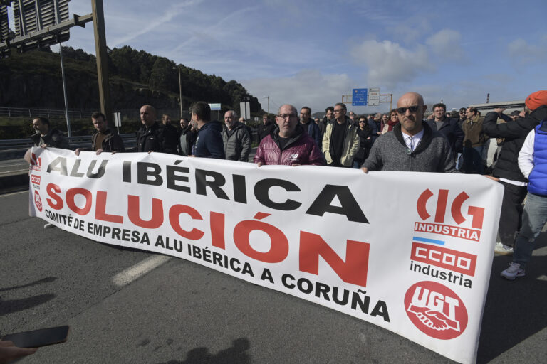 Extraballadores de Alu Ibérica esixen indemnizacións e ser recolocados ante o “abandono” institucional