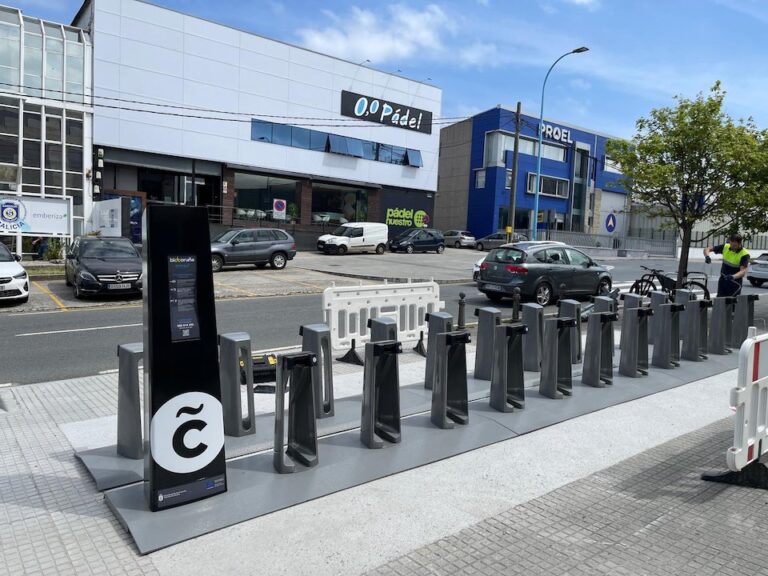 Instaladas 3 novas estacións de BiciCoruña no polígono de Agrela, no Marineda e no Abente y Lago