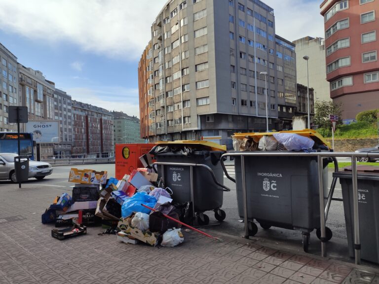 A alcaldesa da Coruña pide un “esforzo” a traballadores e empresa para evitar a folga na planta de Nostián