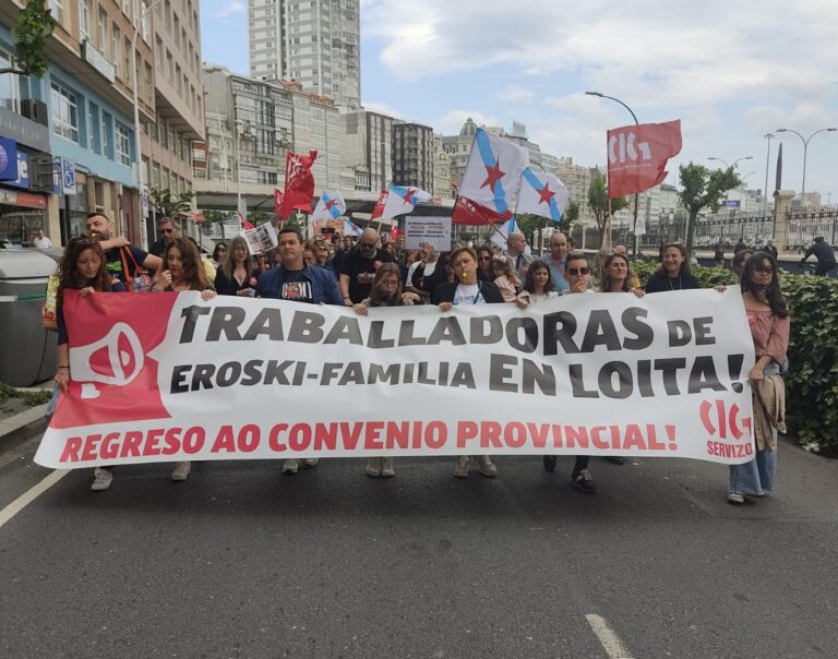 Traballar@s do Eroski-Familia manifestáronse este domingo polas rúas da Coruña