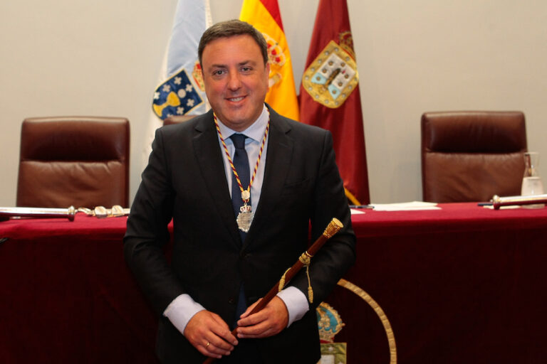 Formoso renova como presidente da Deputación co despoboamento, emprego e protección social como retos