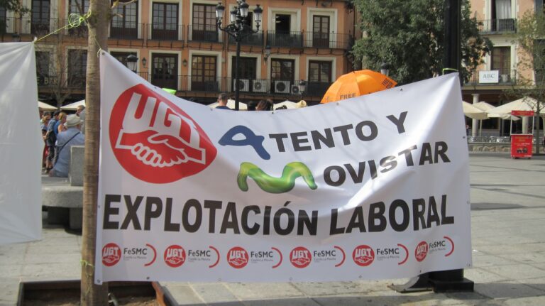 Traballadores de Atento convocan unha xornada de paro o día 8 tras cinco novos despedimentos