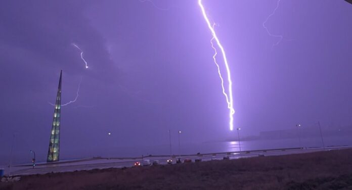 Raio sobre a torre de hercules-FOto-Mepartoneno